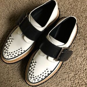 New without box Burberry mason buckle oxfords